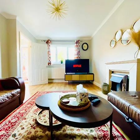 Tanglewood Close, 3 Bedroom House, Abergavenny With Private Parking, Exterior photo