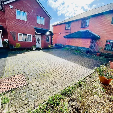 Tanglewood Close, 3 Bedroom House, Abergavenny With Private Parking, Exterior photo