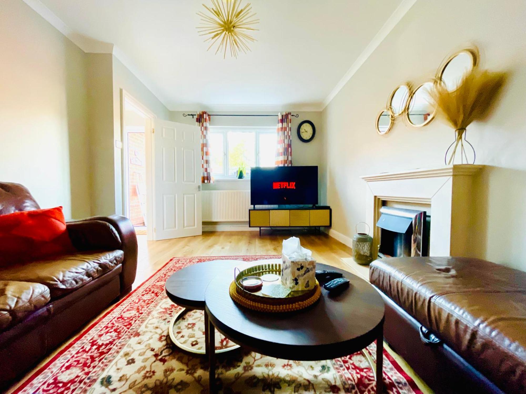 Tanglewood Close, 3 Bedroom House, With Private Parking,