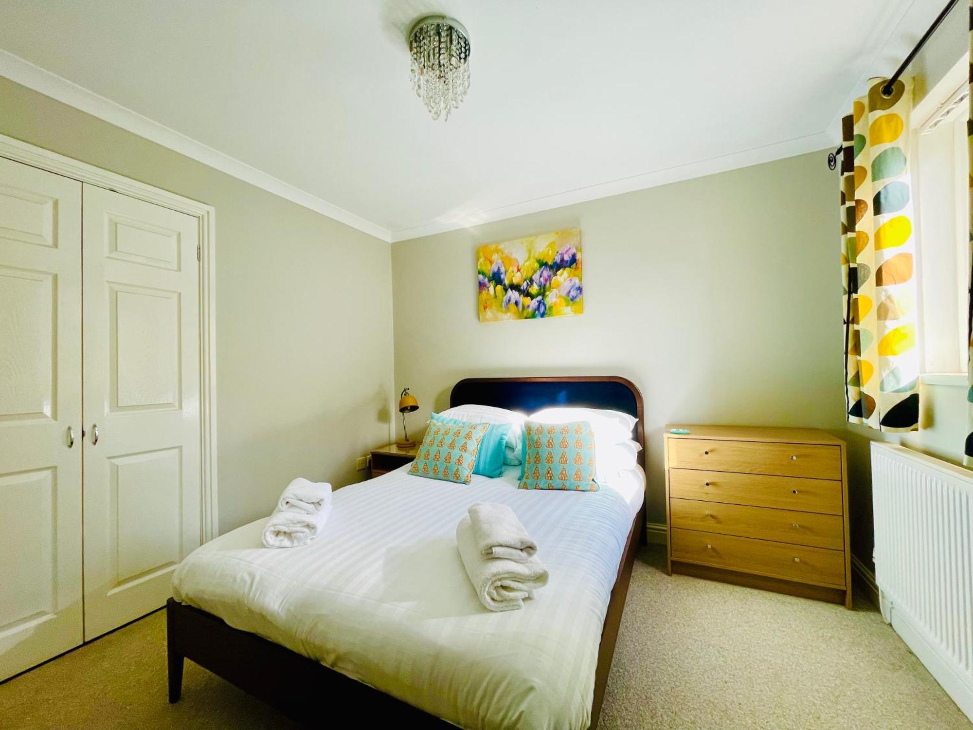 Tanglewood Close, 3 Bedroom House, With Private Parking, * Abergavenny