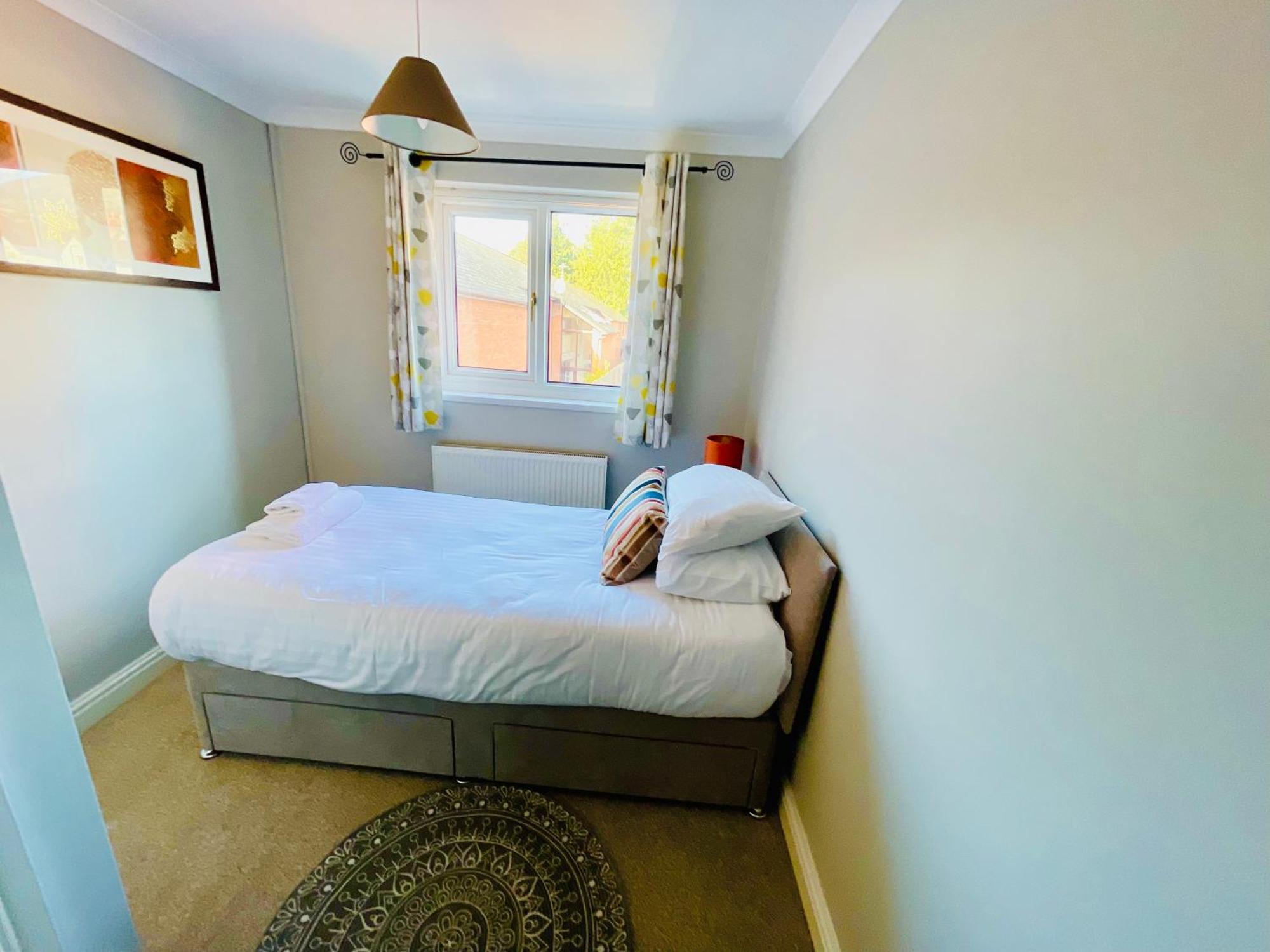 Tanglewood Close, 3 Bedroom House, With Private Parking,