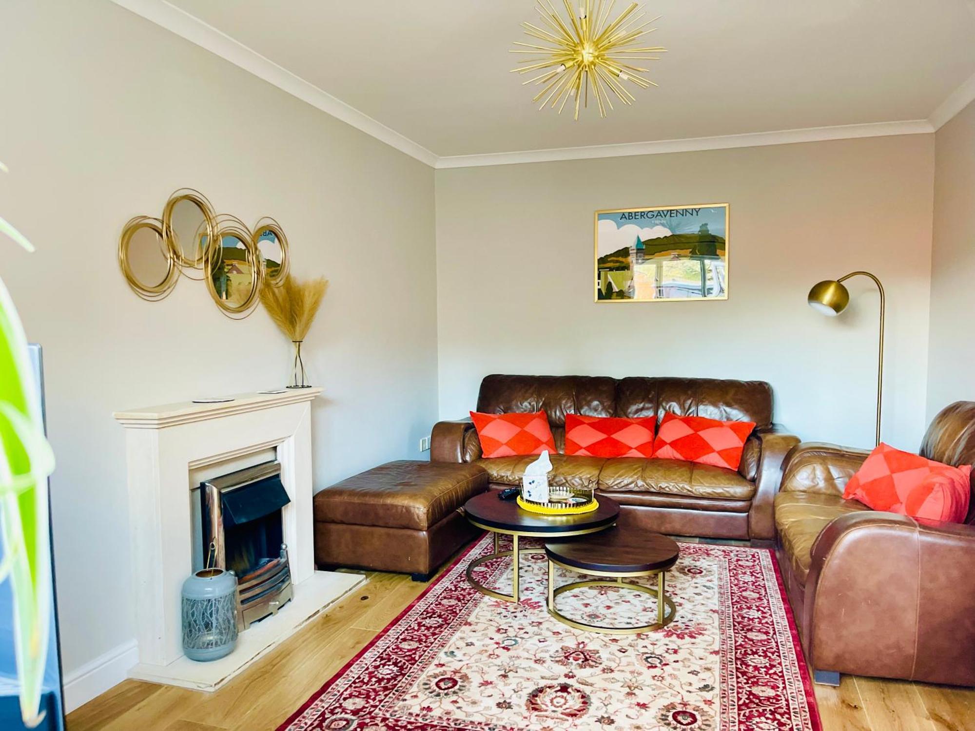 Tanglewood Close, 3 Bedroom House, With Private Parking, * Abergavenny