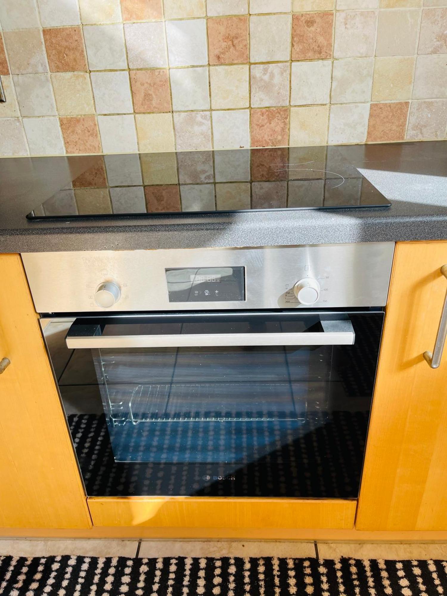 Tanglewood Close, 3 Bedroom House, With Private Parking, *