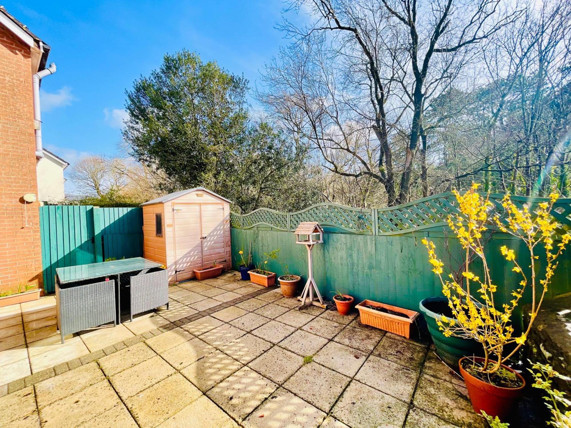 Tanglewood Close, 3 Bedroom House, With Private Parking, Holiday home *