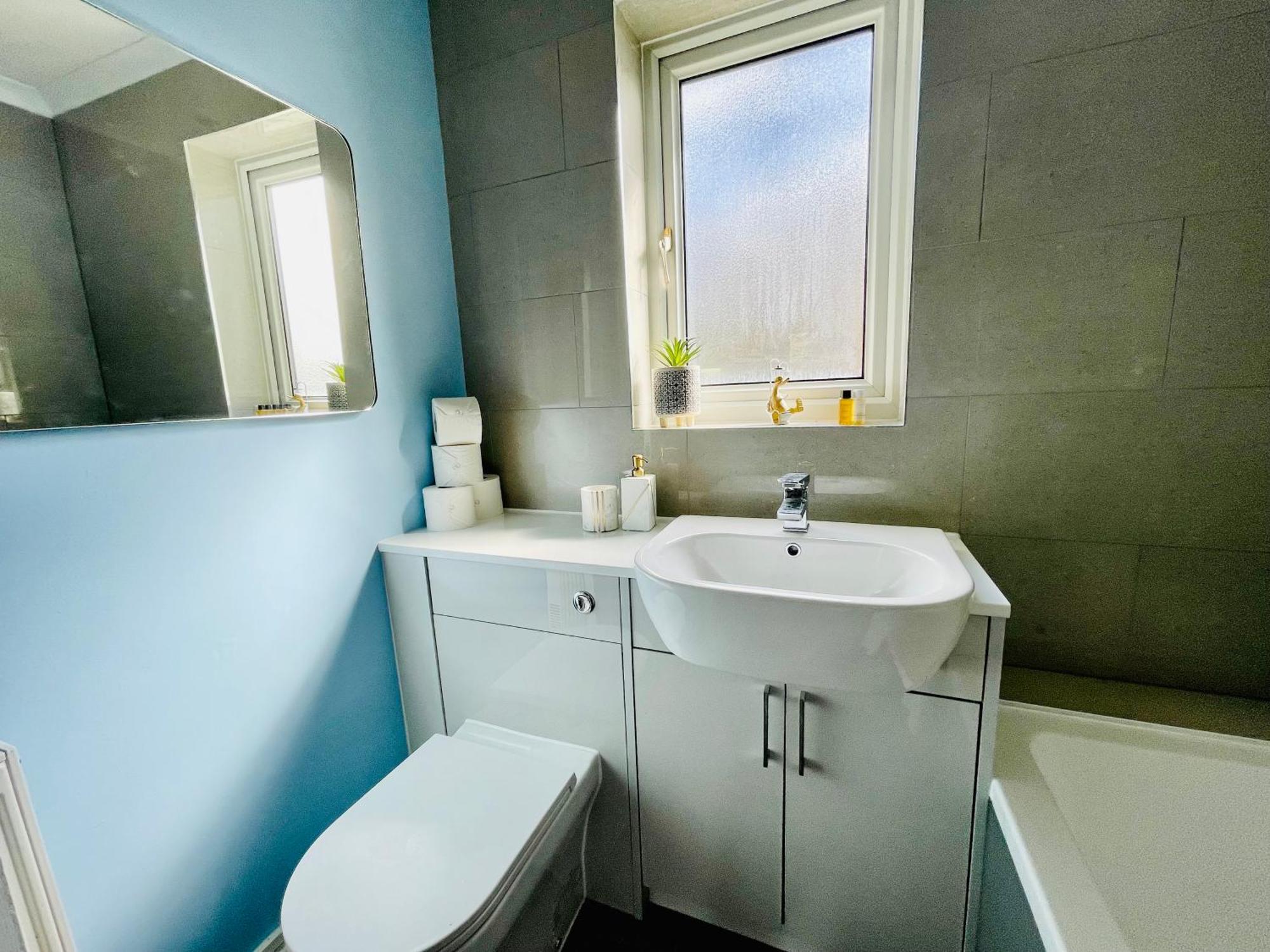 Tanglewood Close, 3 Bedroom House, With Private Parking, Ferienhaus
