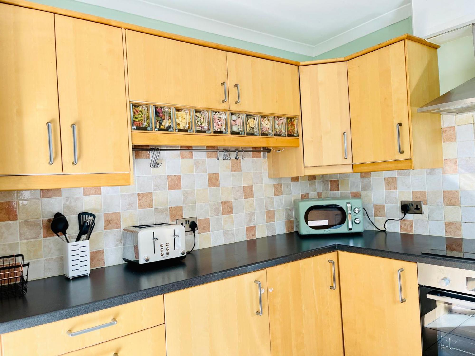 Tanglewood Close, 3 Bedroom House, With Private Parking, Ferienhaus Abergavenny
